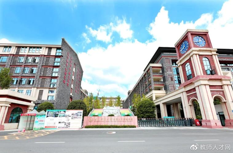 大竹县人民政府引进,由大竹县优培生教育管理出资,与四川师范